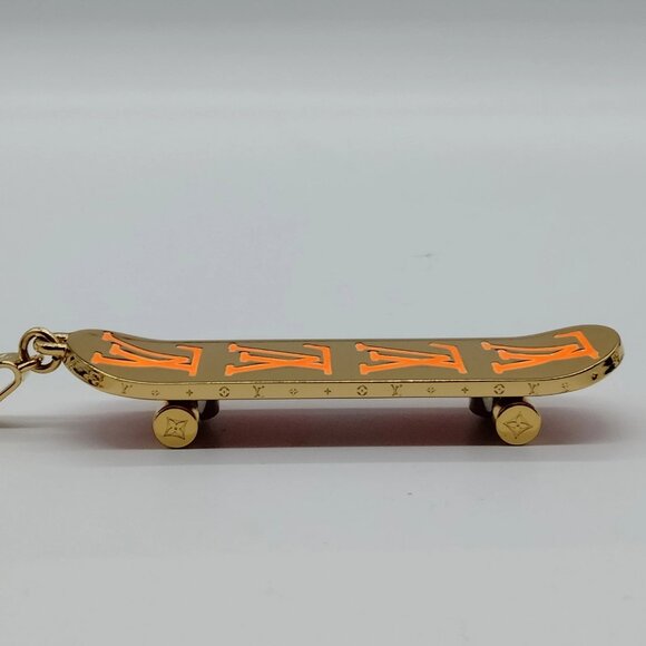 Authentic Louis Vuitton Pendant Skatebord Necklace mn715-120325 - Picture 4 of 9